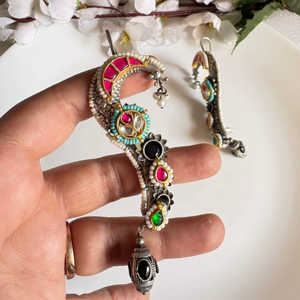 Boucles d'oreilles en laiton de fabrication indienne, finition antique, style paon, pour occasions spéciales, disponibles à prix compétitif - Product Image 1