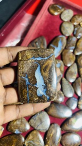 Trimurti Gems, Ópalo de Bouldero Natural de la India, Calidad AAA, Cabujón, Piedra Preciosa Suelta, Formas Mixtas, Tamaños de 20-70 mm, para Joyería - Product Image 1