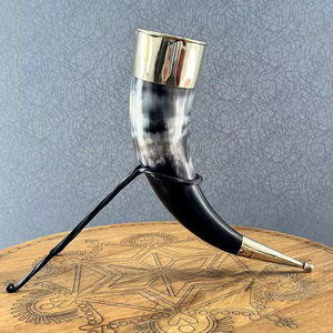 Cuerno para Beber de Guerrero Vikingo Hecho a Mano con Logotipo Personalizado, 100% Artesanal, Material Orgánico Curvado, Taza de Cuerno de la India - Product Image 1