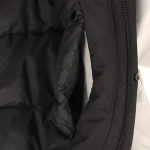 Veste matelassée satinée Outfitize International, finition soyeuse, manteau de mode en gros - Product Image 3