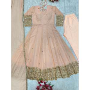 Robe de soirée trapèze faite main de créateur en mousseline avec broderies et taille naturelle - Product Image 5