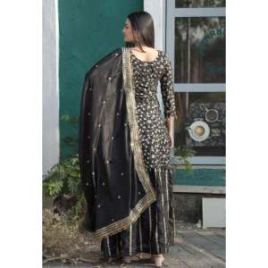 Conjuntos de traje de diseñador para mujer Lehenga bordado con Dupatta elegante - Product Image 5