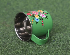 Mug en acier inoxydable avec revêtement extérieur en cuivre. Ce design est utilisé pour les mugs Moscow Mule dans les bars. - Product Image 2