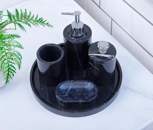 Juego de Baño de Cuatro Piezas de Resina Epoxi de Calidad Sostenible Crafted Treasures para Baños de Casa y Hotel, Dispensador de Jabón - Product Image 2