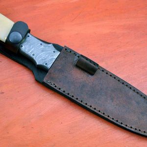 Couteau Bowie en acier Damas fait main de précision avec manche en bois de cerf et étui en cuir fin – Couteau d'extérieur en gros - Product Image 5