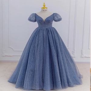 Robe de bal élégante bleue à sequins avec corsage scintillant, disponible à prix de gros pour les acheteurs en gros. - Product Image 1