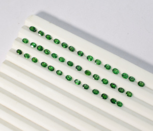 Pierre précieuse naturelle Tsavorite vert foncé taille poire 4x3 mm, qualité Eye Clean, pierre en vrac pour bijoux - Product Image 5
