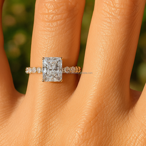 Anillo de Boda Solitario de Moissanita con Corte Radiante de 2.50 CT, Oro Amarillo de 10K, Certificado IGI, Regalo Perfecto para Fiestas Religiosas - Product Image 2