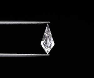 Diamant de laboratoire de 0,76 CT, 10,90 x 5,00 MM, taille cerf-volant, couleur D, percé au laser, pierre libre pour la fabrication de bagues de fiançailles et de bijoux - Product Image 2