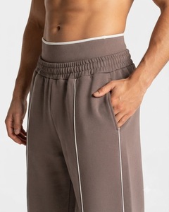 Ensemble de survêtement personnalisé pour homme, couleur moka, coupe oversize avec détails contrastants, en molleton de coton de qualité supérieure, comprenant un sweat à capuche et un pantalon de survêtement à jambes larges, vente en gros - Product Image 5