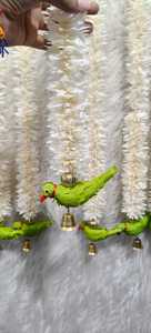 Guirnaldas de Jazmín Blanco Hechas a Mano con Loros y Campanas, Decoración para Bodas Indias, Decoración para Diwali, Fondo para Pooja Mandir, Decoración Étnica - Product Image 4