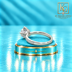 Anillo de Compromiso Solitario con Diamante Cultivado en Laboratorio con Corte Cojín Exclusivo para Mujer con Elegante Incrustación de Platino - Product Image 2