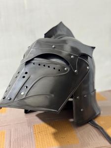 Casque médiéval Chevalier Noir, Armure en acier gothique, Casque de guerrier portable, Cadeau de costume de cosplay - Product Image 3