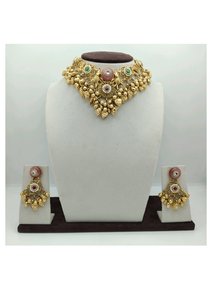 Conjunto de Collar Gargantilla de Plata Estilo Herencia con Diseño de Moneda Tradicional Bañado en Oro y Piedras Verdes y Rosas con Pendientes a Juego - Product Image 3