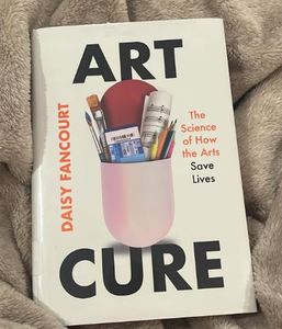 Art Cure de Daisy Fancourt, livre broché sur l'art-thérapie, la créativité, le bien-être mental et l'autofaisceau bien-être - Product Image 1