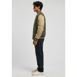 Chaqueta Varsity Premium que Combina Tela Suave, Diseño Clásico y Confección Duradera para una Comodidad con Estilo en Cualquier Época del Año - Product Image 4