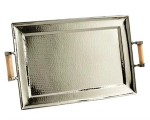 Plateau de service élégant en métal avec poignées nouées, conçu pour rehausser la présentation à la maison et dans les milieux commerciaux. - Product Image 2