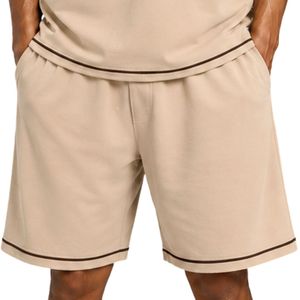 Conjunto de camiseta y pantalones cortos beige para hombre, talla grande, con mangas en contraste marrón oscuro, logotipo personalizado, cuello redondo, estilo casual urbano, venta al por mayor. - Product Image 5