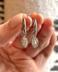 Boucles d'oreilles solitaires de luxe personnalisées en argent sterling plaqué, sans nickel, sans plomb, certifiées IGI, avec diamant de laboratoire VVS - Product Image 2