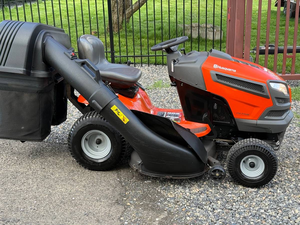 Tondeuse autoportée Husqvarna 48 pouces à essence, autopropulsée, lame rotative, bac de ramassage arrière, qualité professionnelle - Product Image 5