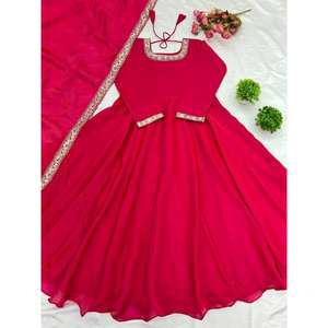 Robe de soirée élégante avec dupatta, vêtements indiens et pakistanais de créateur, broderie multi-fils, travail de séquence - Product Image 3