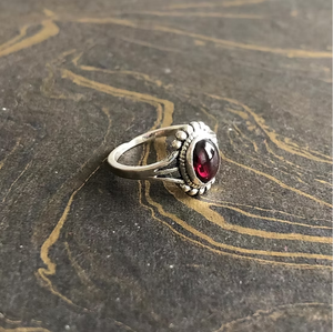 Natural <b>Garnet</b> Gemstone <b>Ring</b> 925 Sterling <b>Silver</b> Oval Shape Minimalist Party Wear Jewelry - Product Image 3