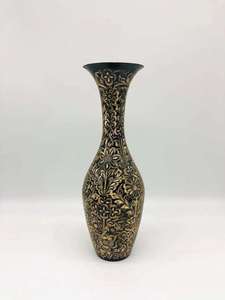 Jarrón Decorativo Vintage Negro de Lujo, Diseño Floral en Acrílico y Latón, Regalo Perfecto o Adorno para el Hogar a un Precio Razonable - Product Image 3