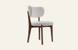 Chaise de salle à manger moderne avec revêtement en bouclette blanche et pieds en bois de noyer massif - Product Image 3