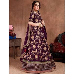 Lehenga Choli en taffetas brodé pour mariée avec perles et dentelle - Product Image 5