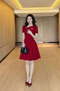 Vestido Premium Rojo con Hombros Descubiertos y Corte Evase para Mujer |   Vestido Alva con Encanto para Fiesta de Graduación |   LAVIEM - Product Image 3