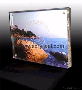 Cadre photo élégant en acrylique de 5 pouces Cadres photo numériques en cristal combinant une esthétique moderne avec une clarté exceptionnelle - Product Image 5