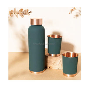 Botella de agua clásica de cobre para beber agua a diario, basada en las tradicionales prácticas de bienestar y vida saludable. - Product Image 2