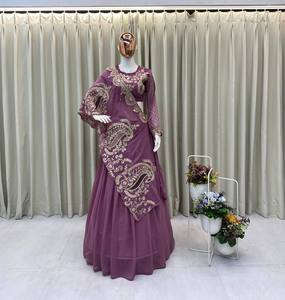 Tenue de fête en georgette, lehenga choli avec veste brodée style shrug et design ethnique traditionnel - Product Image 2