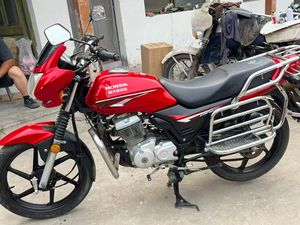 Motocyclette utilitaire robuste d'occasion de 150 cm³ avec grand porte-bagages |   Idéal pour la livraison et le transport en Boda Boda - Product Image 5