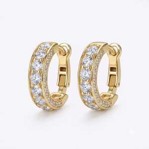 Boucles d'oreilles de mode VB-SR888 en or blanc 14 carats, personnalisées avec diamants de laboratoire ronds, boucles d'oreilles créoles Huggie, bijoux de mariage - Product Image 3