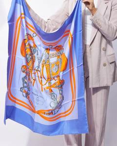 Collection en gros de foulards carrés tendance personnalisés, imprimés, doux au toucher soyeux, pour la mode, les couvre-chefs, les hijabs et les châles - Product Image 4