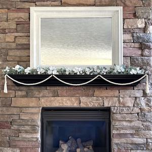 Décoration artisanale en chaîne de maillons en bois avec pompon, prix abordable, perles en bois couleur bois naturel, pendentif pompon, corde suspendue en perles de bois - Product Image 2