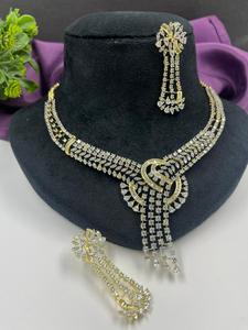 Conjunto de Joyería de Collar y Aretes con Diamantes CZ Dorados para Mujer |   Juego de Regalo de Aniversario de Moda India Hecho a Mano con Aleación de Rodio - Product Image 4