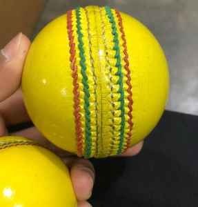 Pelota de Cricket Roja Personalizable de Calidad Superior RX Sports SK 991 - Ecológica, Duradera, Ligera, Tamaño Profesional - Product Image 1