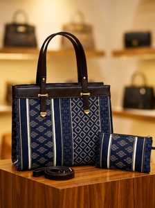 Sac fourre-tout géométrique en jacquard indigo fait main avec pochette assortie - Product Image 3