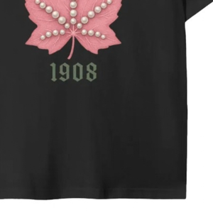   เสื้อยืด First & Finest สีดำสำหรับผู้หญิง ลายกราฟิก แขนสั้น คอกลม แรงบันดาลใจจากชมรมนักศึกษา สไตล์ลำลอง แฟชั่นสตรีทแวร์ เสื้อท่อนบนทันสมัย - Product Image 2