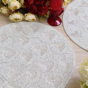 Napperon de table fait main Saint-Valentin avec perles, motif cœur brodé blanc, en polyester/coton écologique, centre de table - Product Image 1