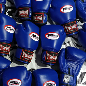 Gants de boxe personnalisés de haute qualité en cuir pour l'entraînement, le kickboxing, le Muay Thai et la salle de sport - Product Image 1