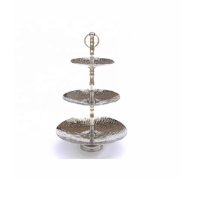 Nouvel arrivage Support à gâteau en aluminium à 3 niveaux, plaqué nickel martelé Support à fruits en aluminium Outils à gâteau d'Inde - Product Image 1