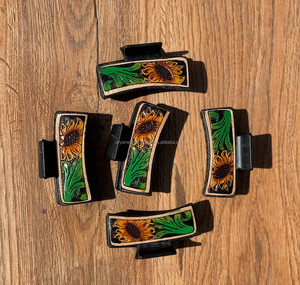 Pinces à cheveux personnalisées en cuir de vachette véritable de haute qualité, accessoire capillaire design 2024 pour femmes, usiné à la main - Product Image 2