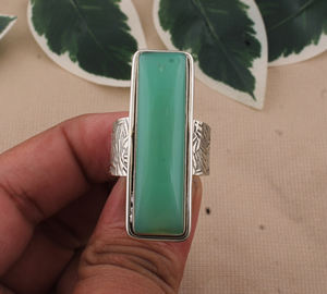Bague Solitaire Classique Bohème Faite à la Main en Argent Sterling 925 avec Turquoise Taillée et Sertie en Bezel, Certifiée Jaipur, Idéale pour Mariage et Fêtes - Product Image 3