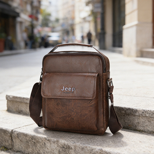 Bolso bandolera de cuero pequeño marrón con cierre de cremallera, bolso de hombro ligero para hombre, uso diario, para todas las estaciones. - Product Image 6