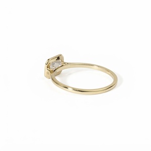 Anillo de Compromiso de Diamante Cultivado en Laboratorio con Corte Esmeralda Platino, Certificado IGI, Oro Sólido de 10K, 14K, 18K, Color DEF, Claridad VS VVS - Product Image 5