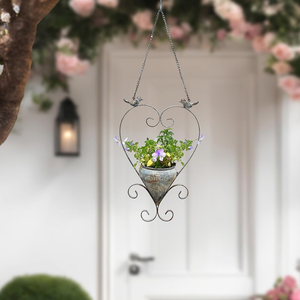 Maceta Colgante de Metal Antigua en Forma de Corazón con Detalles Decorativos de Pájaros |   Soporte Rústico Vintage para Macetas de Hierro con Cadena - Product Image 4