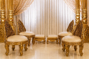 Mandap double piliers doré de luxe pour mariage en destination, Mandapam opulent sur le thème Bollywood, Mandap en fibre majestueux USA - Product Image 4